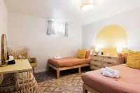 Cozy 4-Bedroom National Park Themed House with Gym + Hot Tub in Arvada