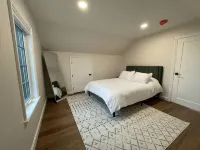 Newly renovated 1800’s one room schoolhouse with modern comforts and a hot tub! Hotels in Rapho Township