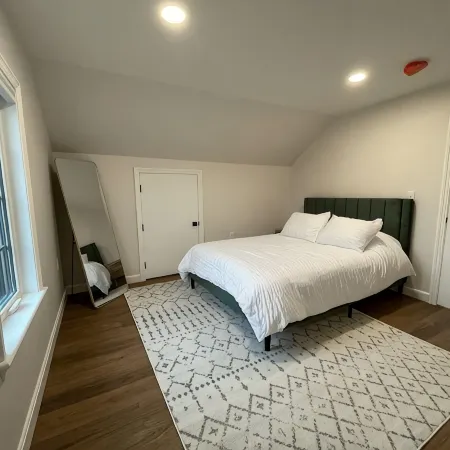Newly renovated 1800’s one room schoolhouse with modern comforts and a hot tub! Hotele w: Rapho Township