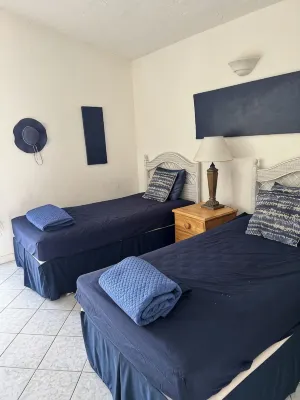 Waterfront Villa  5 min to beaches - maisons de vacances