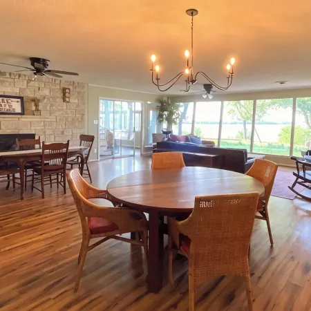 Lakefront fun for 14+pets w/game room deck sunsets