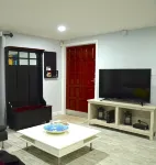 Modern Beachside Space - Near Boston/Airport/Train - Homestays