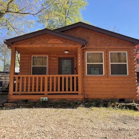 Cozy Cabin and Tubing! Swim, Horses, Hiking, Lake-3 mi from Helen! Relax!