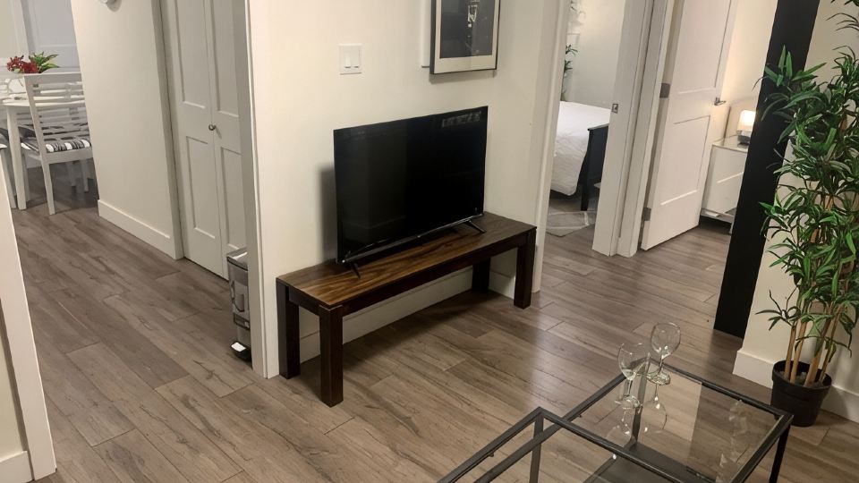 Modern, Bright and Peaceful 2 Bedroom Ground Floor Private Suite. Fully Licensed