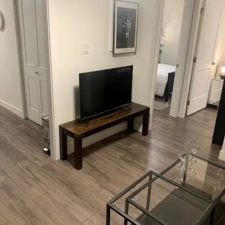 Modern, stylish, bright and peaceful 2 Bedroom New Suite. Fully licensed