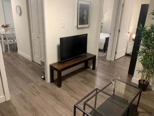 Modern, stylish, bright and peaceful 2 Bedroom New Suite. Fully licensed - キッチン