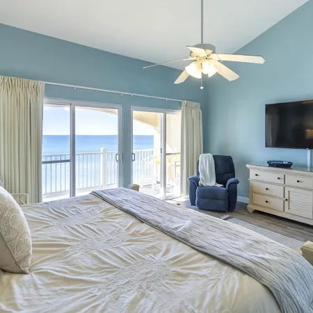 Expansive view of gulf from 2 balconies on private beach - steps from the sand!