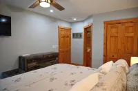 2 Story Condo @ Jay Peak w/ Hot Tub, Short Walk to Amphitheatre - balcony