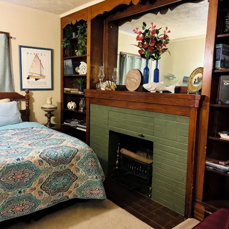 Buckeye Bungalow-Charming 2-bedroom apartment in Youngstown