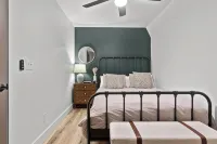 Mountain’s Edge by Appalachian A-Frames, Mountain View, Hot Tub, WiFi - balcony