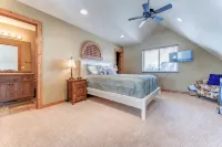 3-bedroom Cabin 13 in Bridges Bay, with on site eating and in/outdoor pool. - Wifi