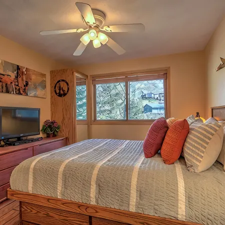 The Gem Of East Bay! Completely Remodeled 2nd Floor Unit With Breathtaking Views