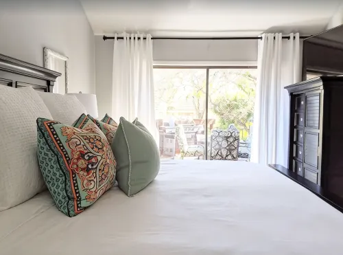 🌟LOCATION! Very Nice 2 BD 2BA Directly Across From Resort-Pool Grill Sleeps 6🏊 - 2 estrellas