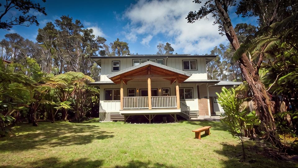 Lovely home with hot tub near Volcano National Park