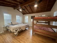 That Dam Cabin - Outdoor Living - Hot Tub, 65” TV, & Blackstone Griddle! - Chalets