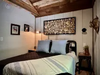 Gorgeous, Vintage, Crystal Mt Tiny Home - Hytter
