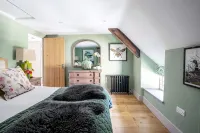 Courtyard Cottage Luxury Thatched Home Sleeps 4  (Pet Friendly) Near Gastro Pub - Homestays