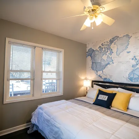 The Landing is a Cheerful 3 bedroom 2 bath home!