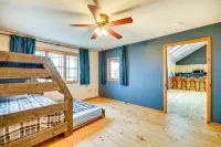 Cody retreat with a view and hot tub - بوتيك