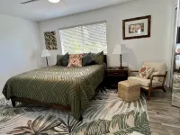 Afforable & quaint upstairs 2Bedroom 1Bath apartment with lanai and Ocean views - 2-Star