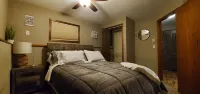 Peaceful retreat on Fawn Lake, local Winery, & minutes from the Dells! - Wifi