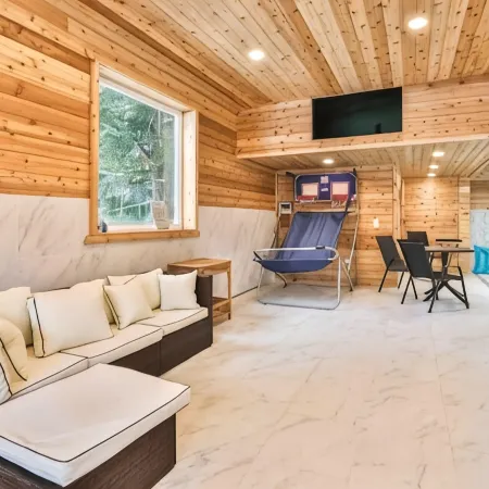 Chalet with Indoor Poolhouse Base of Hunter Mountain