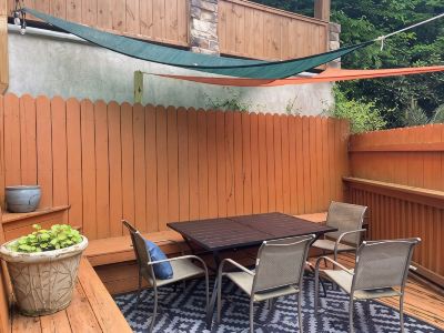 Spacious & equipped 1 bedroom in historical Carriage House + Deck & BBQ and W/D