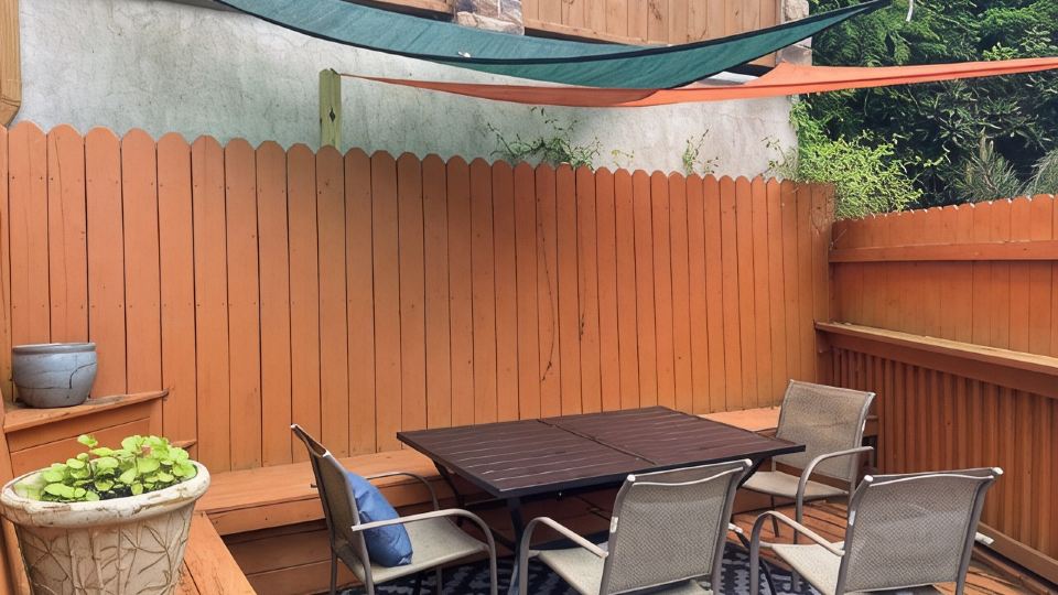 Spacious & equipped 1 bedroom in historical Carriage House + Deck & BBQ and W/D