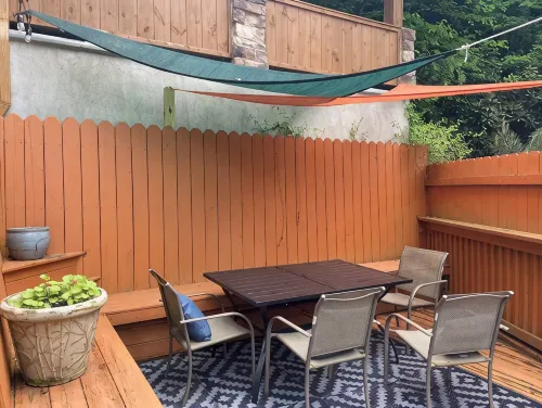 Spacious & equipped 1 bedroom in historical Carriage House + Deck  & BBQ and W/D - 4-Star