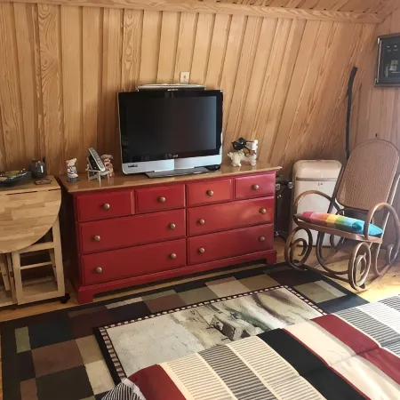 1 Br Studio/Cottage with Kitchenette, Pool & Golf Cart/ Near Beach