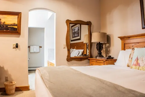 Mountain 4bed 5bath Townhome w Pool, Hot tub, Shuttle, just steps to base. - 4-Star