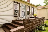 Charming/Cozy 2 BR 1 Bath steps from downtown. - Wi-Fi