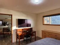 Gem of Yachats! Great view and location, dog friendly and cozy fireplace! - Wifi