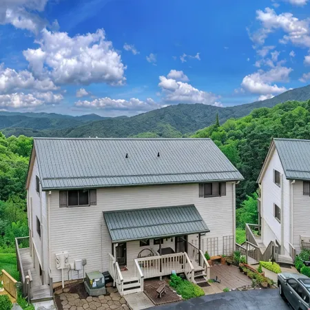 Modern Condo Located in the Resort Village of Seven Devils. Great Views!