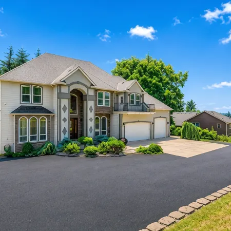 Huge Luxury Home with huge Deck near Powell Butte Park