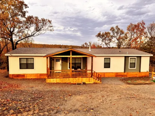 Sleeps 10! Lake Front 4-Bedroom Home with Fire Pit Lake Views! - 4-Star