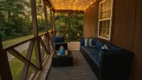 Secluded Magnolia Cabin & Hot Tub - 2-Star