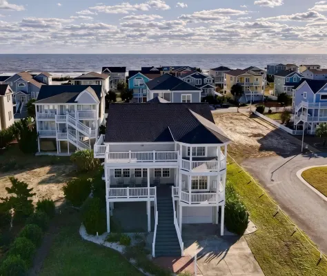 Spacious family home with private beachfront pool and clubhouse - 4-Star