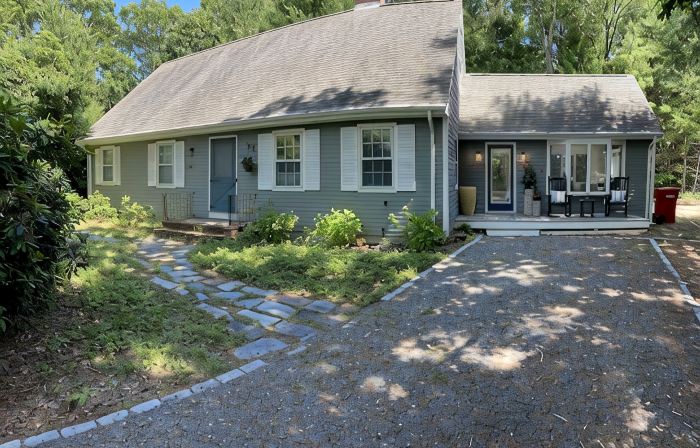 Relaxing family New Seabury home on cul-de-sac steps from Pond & Golf Course