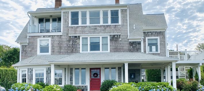 Perfect Newport Beach Getaway-Steps to Beach_Ocean Views_Very close to Downtown Hotels in Middletown