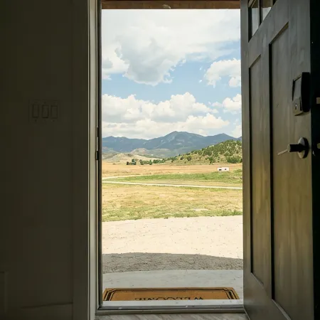 Gorgeous views, unique stay minutes away from hot pools, golfing, restaurants.
