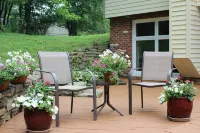 Large Apartment with Private Entrance, Car Port, Deck, and Firepit, Sleeps 4. - 3 étoiles