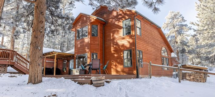 Peaceful getaway in the woods with fully fenced yard- Pet friendly! ベイリーのホテル
