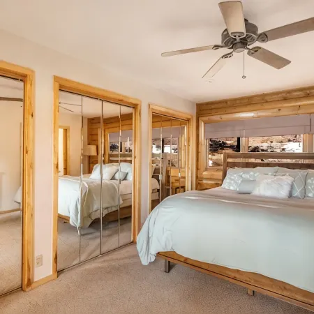 ENCHANTED CIRCLE LODGE-AWESOME MOUNTAIN VIEWS WITH HOT TUB AND SAUNA!
