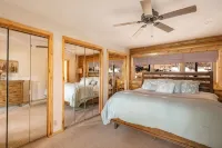 ENCHANTED CIRCLE LODGE-AWESOME MOUNTAIN VIEWS WITH HOT TUB AND SAUNA! - balcony