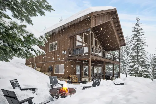 Secluded 4-bedroom Cabin Retreat with Game Room, AC, Hot Tub and Amazing View - Chalets