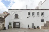 Parador de Guadalupe - parking
