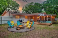 Charming cottage near beach: Fenced Yard, Firepit, Pets OK, King Bed - Sleeps 8 - 3-Star