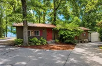 Greers Ferry Lakefront Getaway - easy lake access - Alphydda