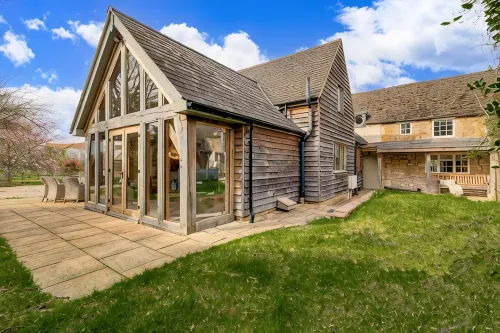 Hiron's Piece and Honeysuckle Cottage with Hot Tub - 3-Star